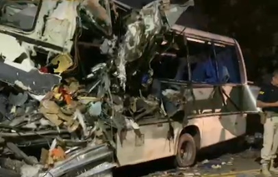 bombeiros-de-goias-corrigem-para-5-o-numero-de-mortos-em-acidente-na-br-153